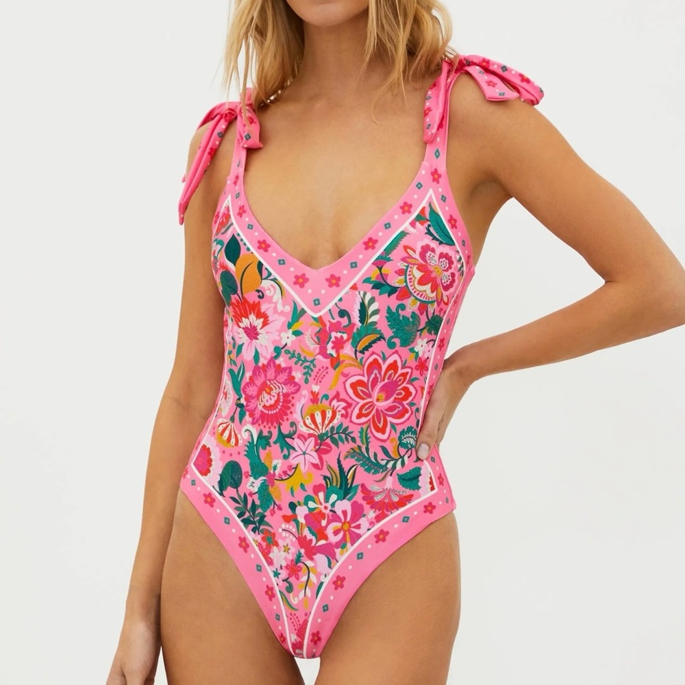 Brand New- Beach Riot Akira One Piece Swimsuit in Passion Flor 🌺✨